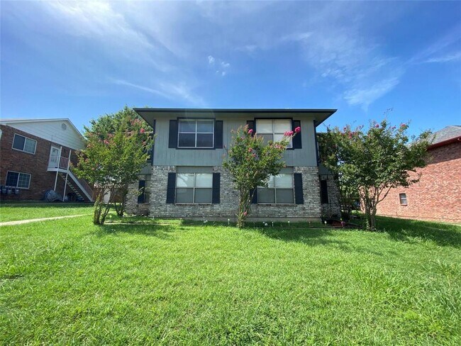 Building Photo - 5515 Brookview Ct