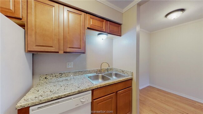 Foto del edificio - 904 University Oaks Blvd