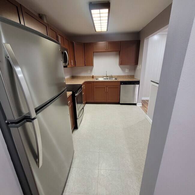 Building Photo - 803 Garden Cir