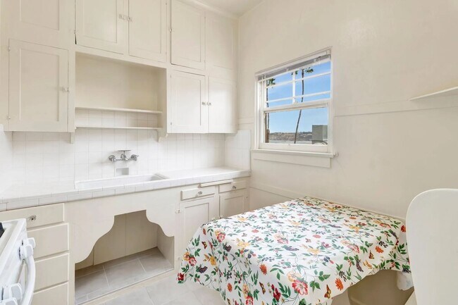 Building Photo - Studio by the Ocean Available Now in Downt...