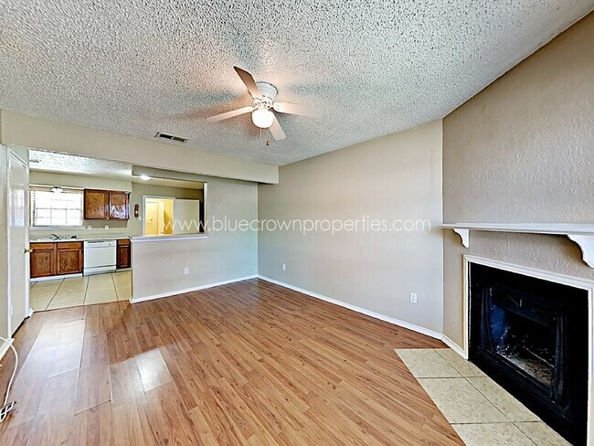 Foto del edificio - 648 S Rogers Rd