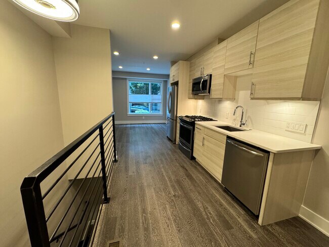 Foto del edificio - 703 Newton Pl NW