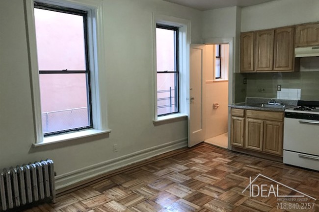 Building Photo - Lovely Studio in Sunset Park!