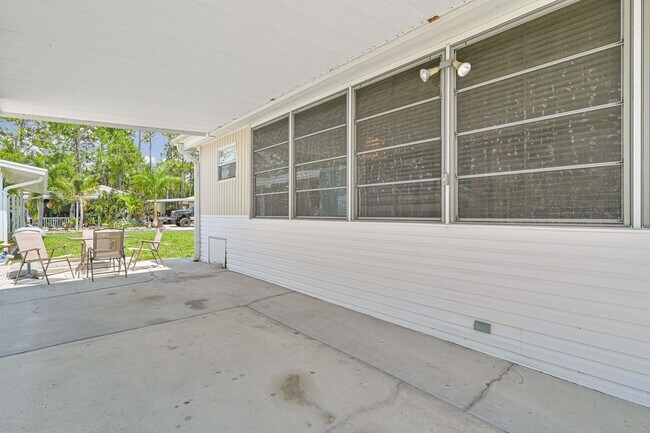 Building Photo - ** Bonita Springs 1/1 Manufactured Home ~ ...