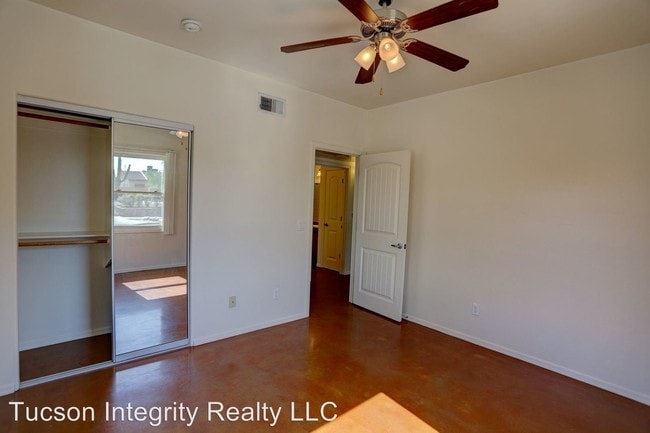 Building Photo - 2550 E Water St