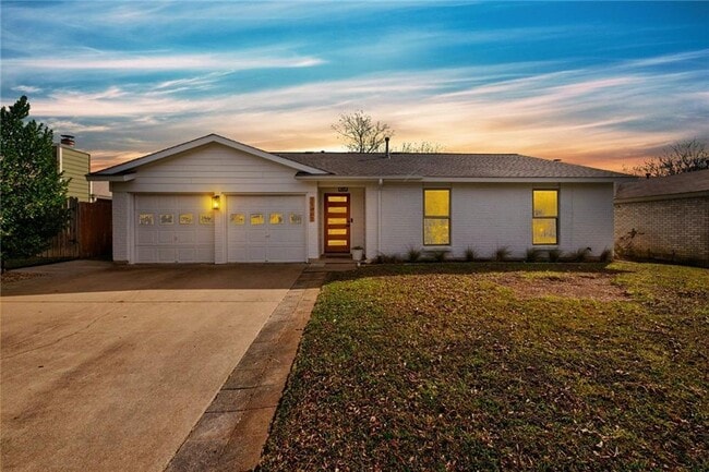 Building Photo - 11007 Applewood Dr
