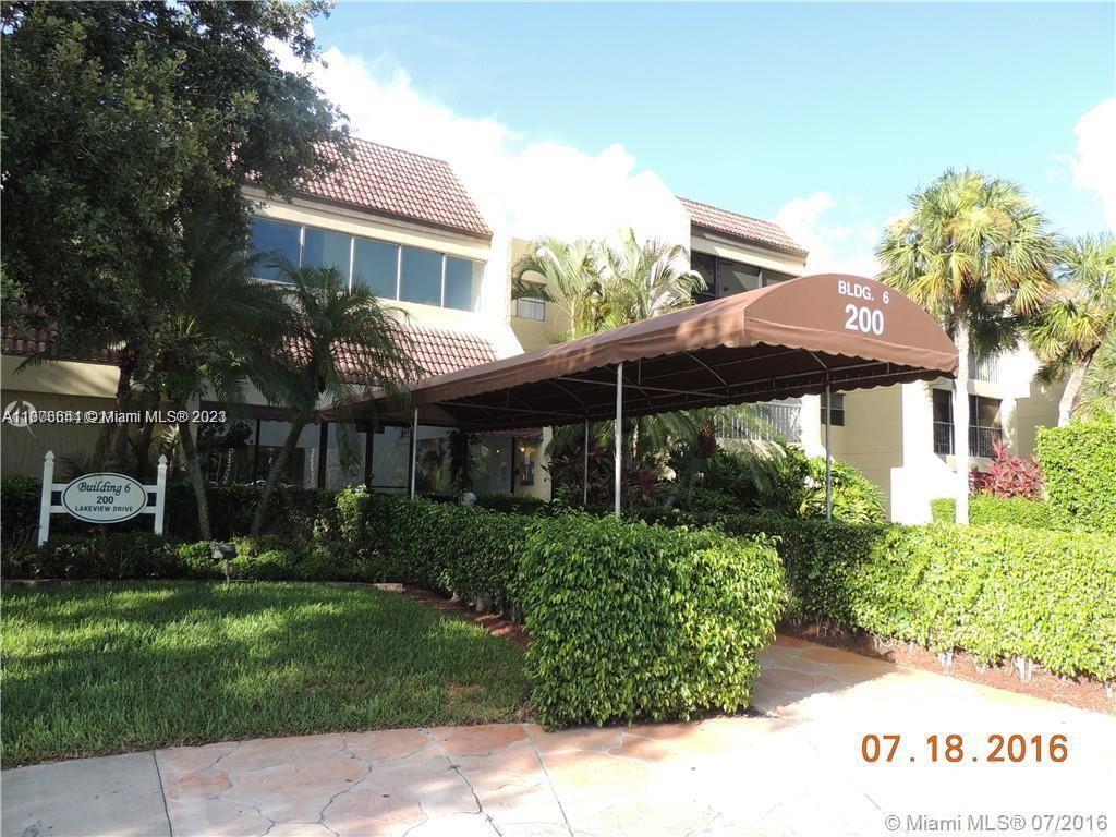 Primary Photo - 200 Lakeview Dr