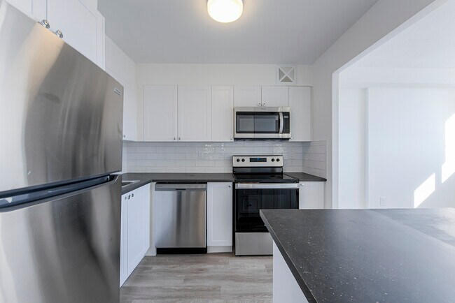 Building Photo - 292 Oakdale Avenue