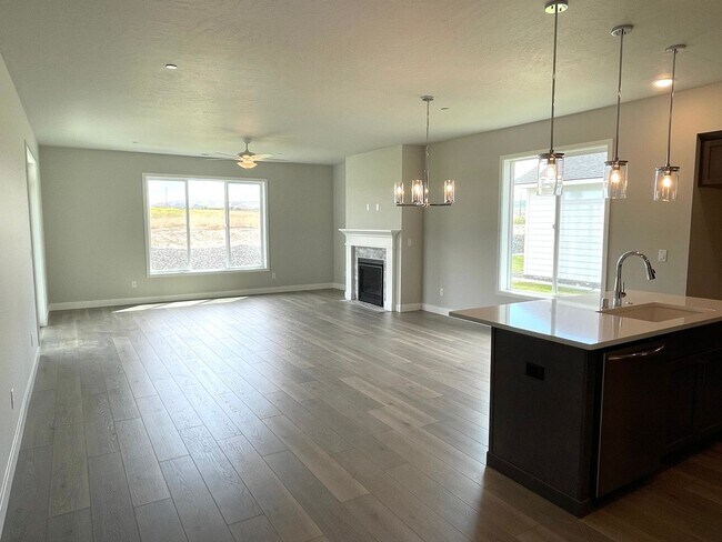 Foto del edificio - Beautiful Three Bedroom located in West Vi...