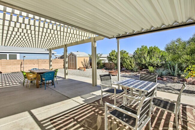 Entertain outside, plenty of seating - 10157 S Tornado Ave