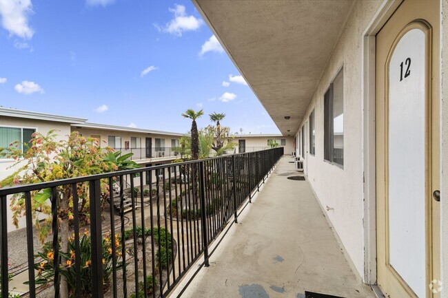 Building Photo - 10442 Lampson Ave