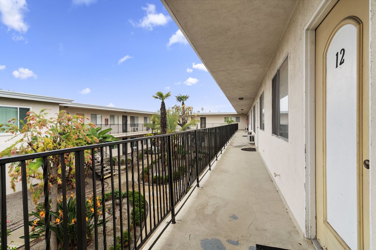 Primary Photo - 10442 Lampson Ave