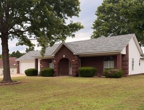 Building Photo - 1206 Opal Cir