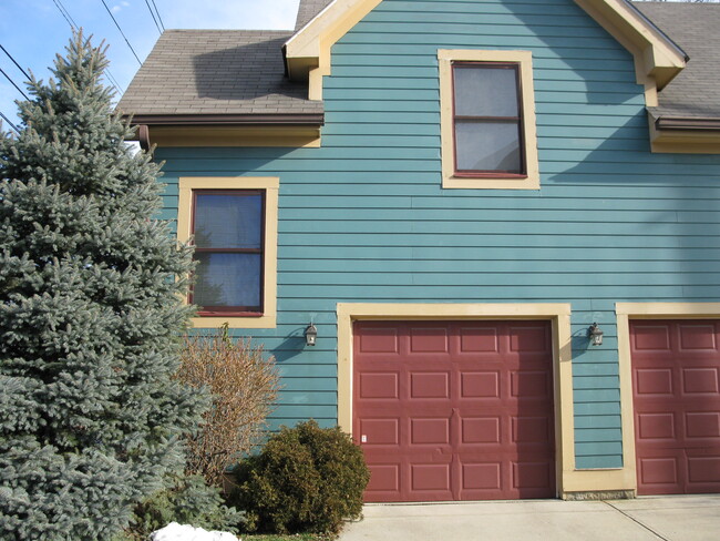 Building Photo - 517 E Saint Clair St