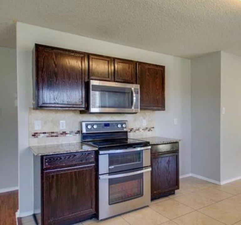 Foto del edificio - 4909 Trail Hollow Dr