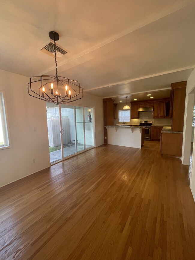 Foto del edificio - 1421 Birch Ave