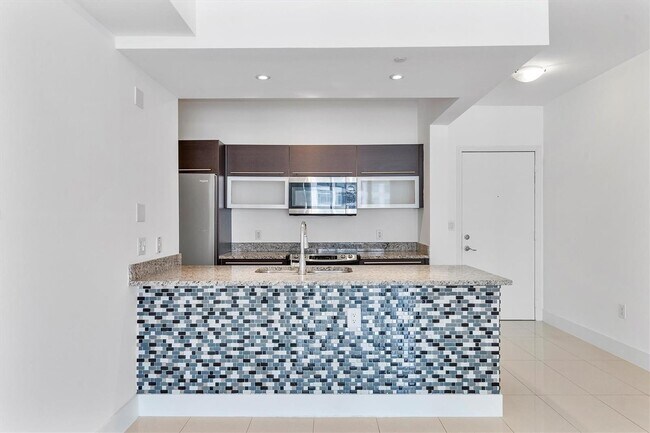 Building Photo - 951 Brickell Ave