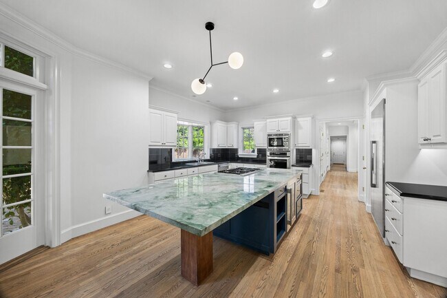 Foto del edificio - For Rent: Well-Appointed Atherton Home For...