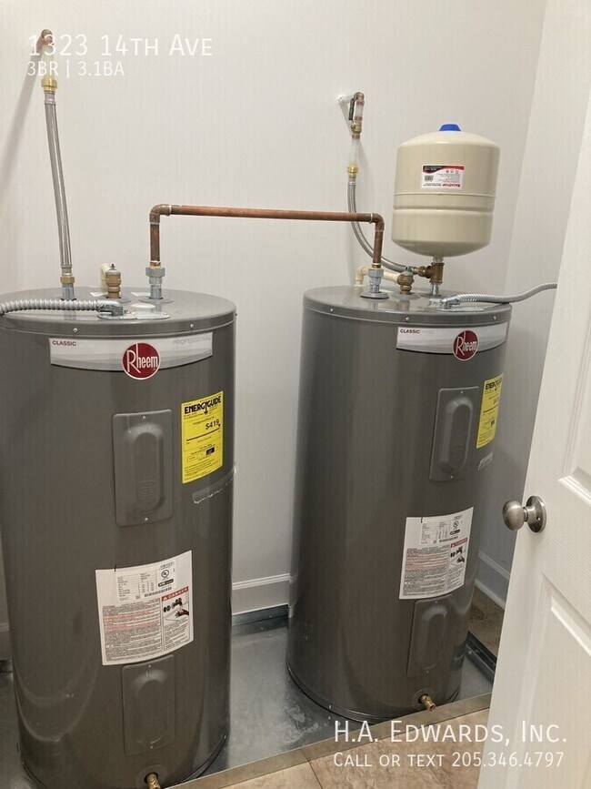 Building Photo - 1323 14th Ave