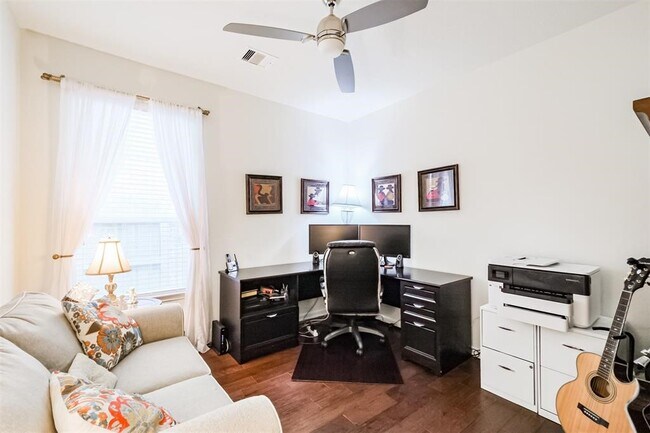 Foto del edificio - 1419 Wheatley Hill Ln