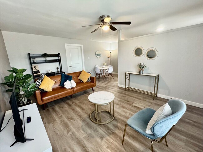 Foto del edificio - 6705 Fairway Dr