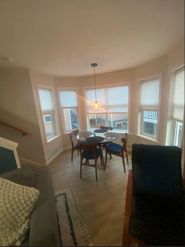 Building Photo - Greenwood Townhome 2Beds 1.5 Bath- $3,100