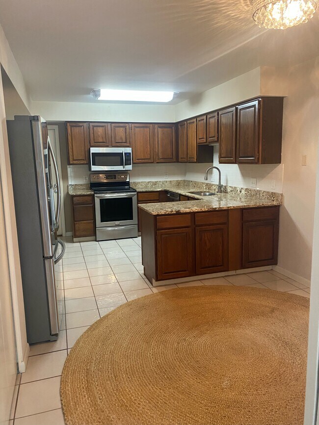 Building Photo - 32 Rolling Hills Dr