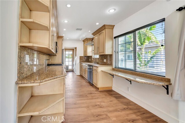 Foto del edificio - 16707 Moorpark St