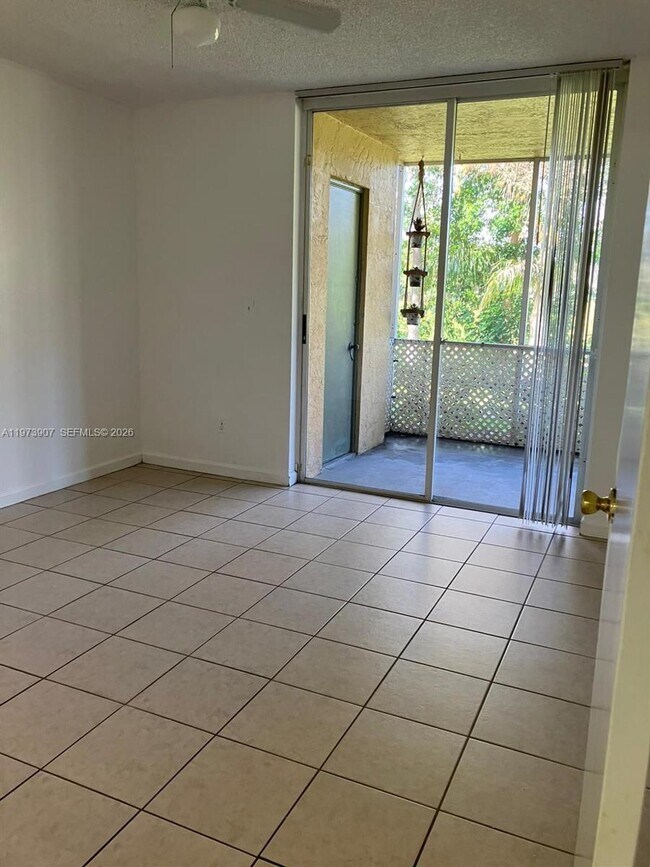 Foto del edificio - 4025 W McNab Rd