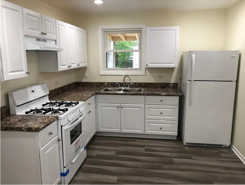 Foto principal - 17563 Western Ave