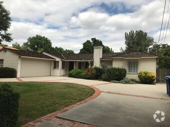 Primary Photo - 8846 Encino Ave