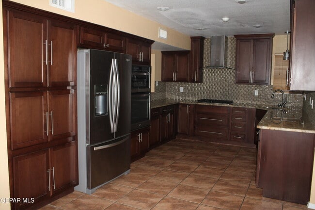 Foto del edificio - 11204 Endeavor Pl