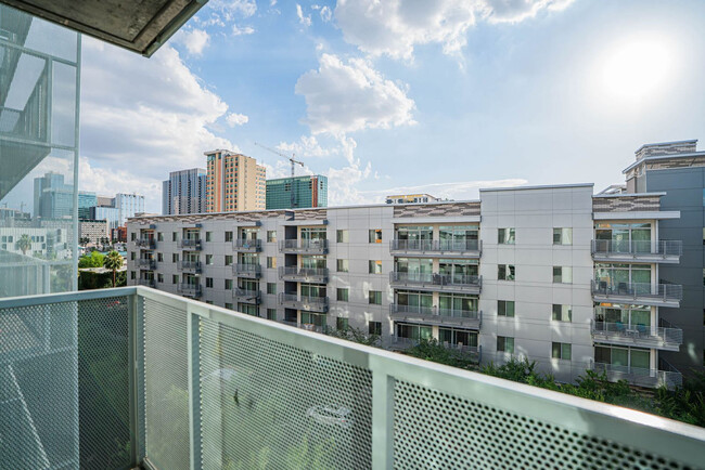 Building Photo - 333 E Roosevelt St