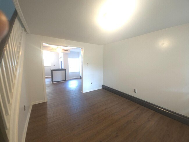 Foto del edificio - 428 Croyden Rd