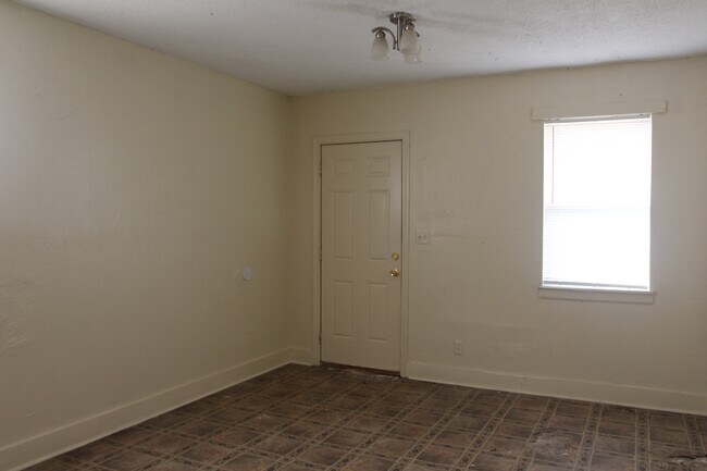 Foto del edificio - 3403 Sweetbrier Rd