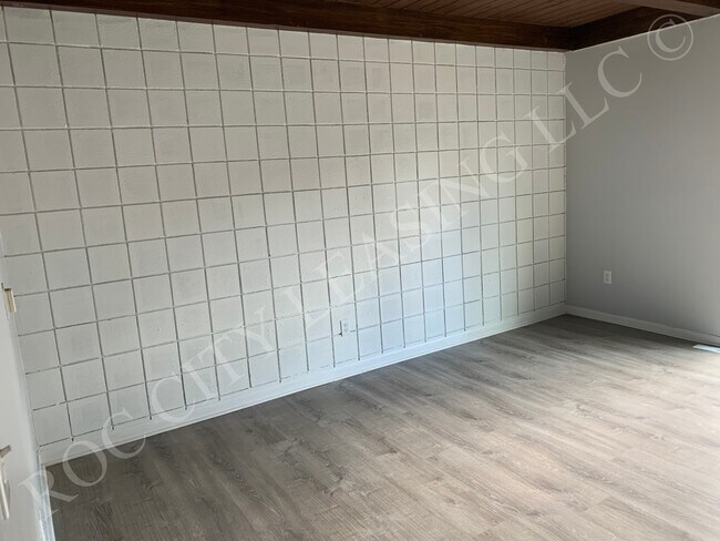 Foto del edificio - 455-485-485 Lake Ave