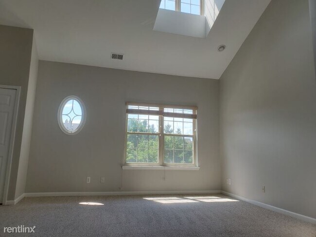 Foto del edificio - 3 br, 3 bath Condo - 16944 Farmington Rd