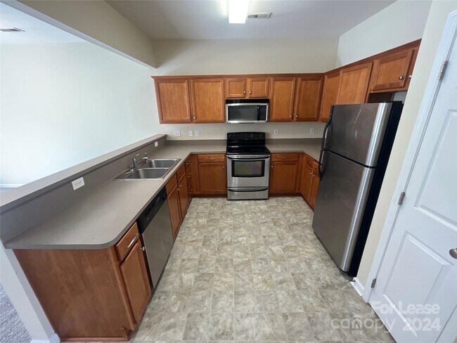 Foto del edificio - 341 Doughton Ln