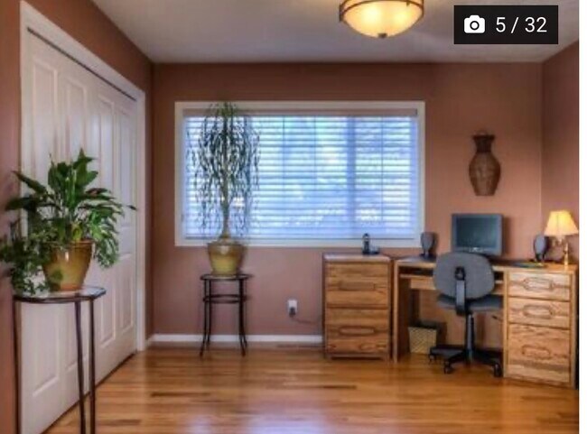 Building Photo - 996 Parkway Dr NW