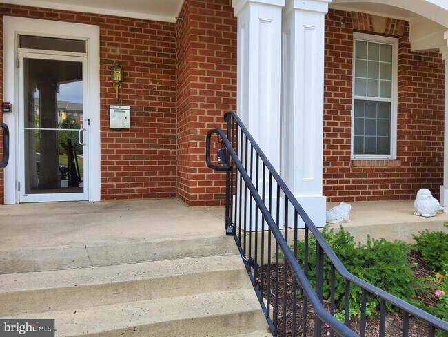 Building Photo - 12901 Clarks Crossing Dr