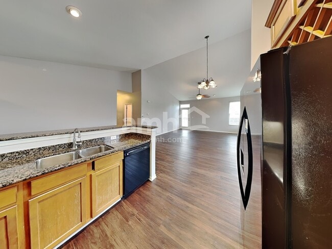 Foto del edificio - 1400 Bridgehampton Dr