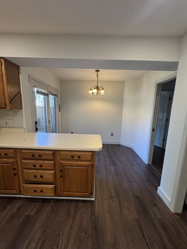 Building Photo - "Charming 2-Bedroom Condo with Cozy Fireplace in Hendersonville – 1603 Sq Ft of Comfort!"