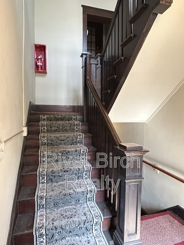 Building Photo - 619 S 5th St