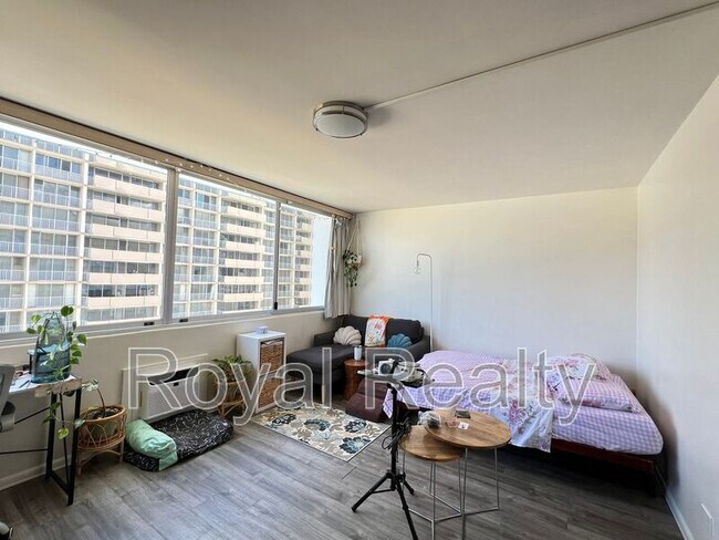 Building Photo - 1560 Kanunu St