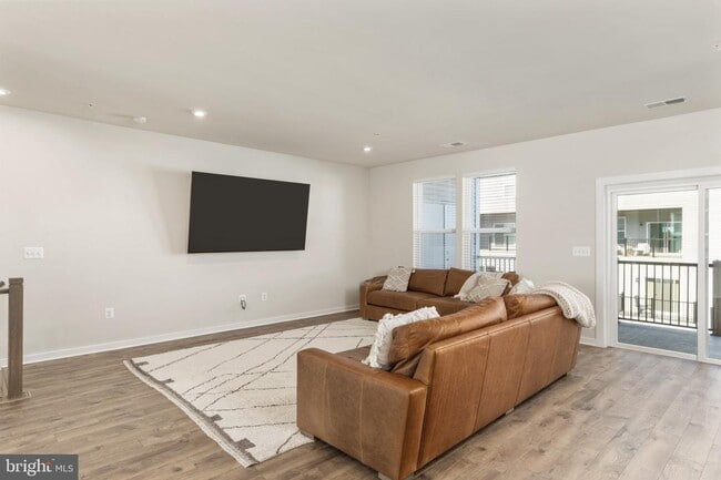 Building Photo - 44485 Wolfhound Sq