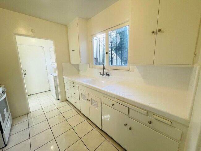Foto del edificio - 8104 Blackburn Ave