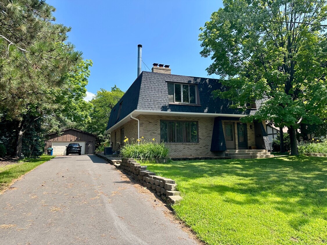 Foto principal - 7301 Glouchester Dr