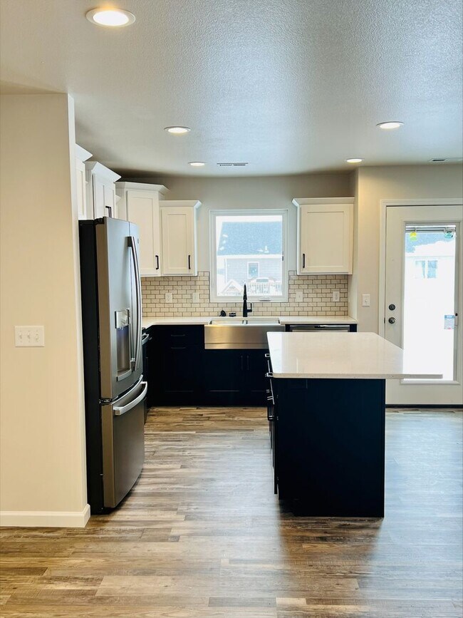 Foto del edificio - Move in ready!!