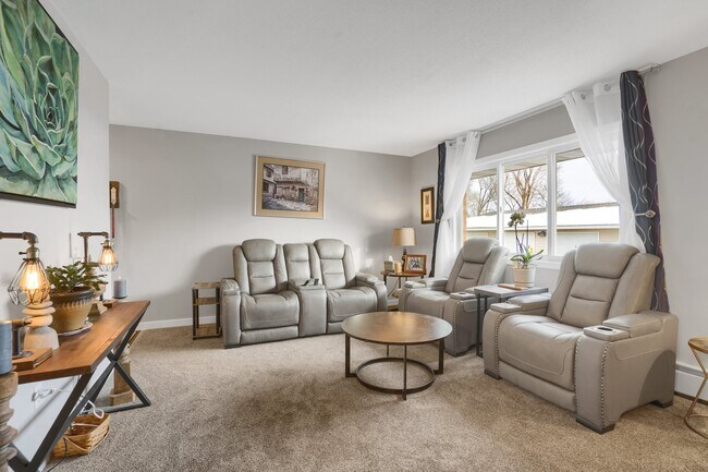 Living Room - 609 Market St S