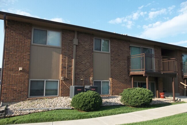 Building Photo - 2115 W Plum St
